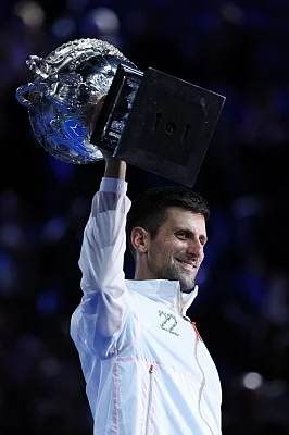 Djokovic wins 10th Grand Slam title, equals Nadal's record of 22 crowns