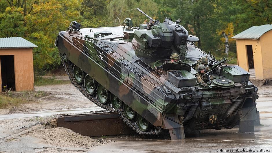 What type of armoured vehicles are being sent to Ukraine?