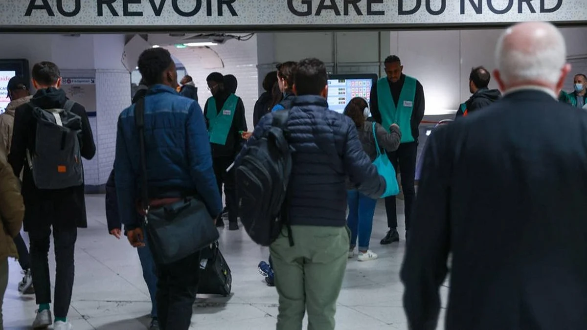 Paris: Several people injured in a knife attack
