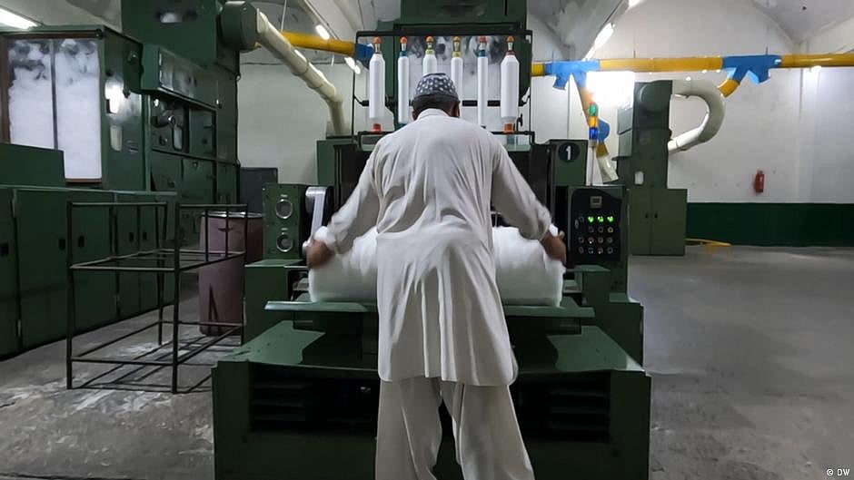 Pakistan: Millions of textile workers lose jobs amid crisis