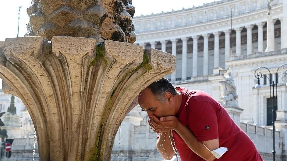 A man refreshes himself at a water fountain in Rome, Italy, July 22, 2022. (Photo by Alberto Lingria/Xinhua/IANS)