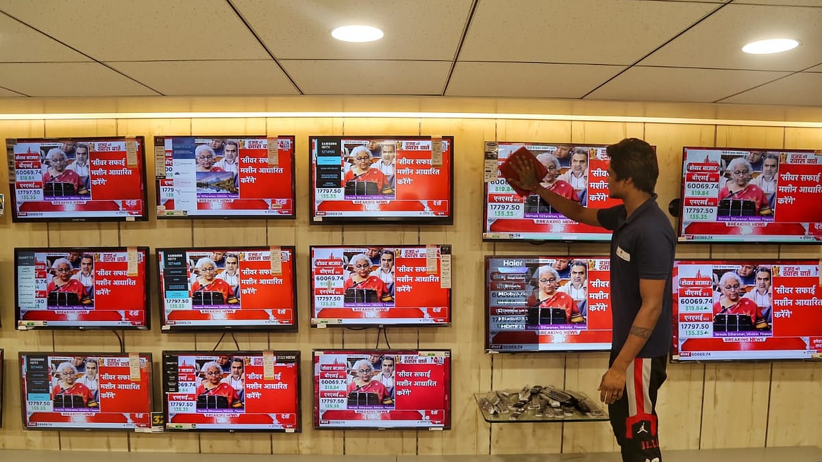 Budget 2023 live plays on TV. Photo by Vipin Kumar