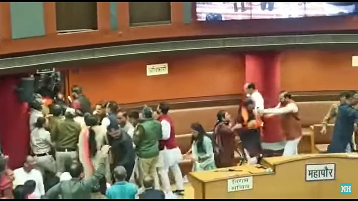 Watch: Fresh clashes between AAP & BJP councillors; Mayor Shelly Oberoi files police complaint