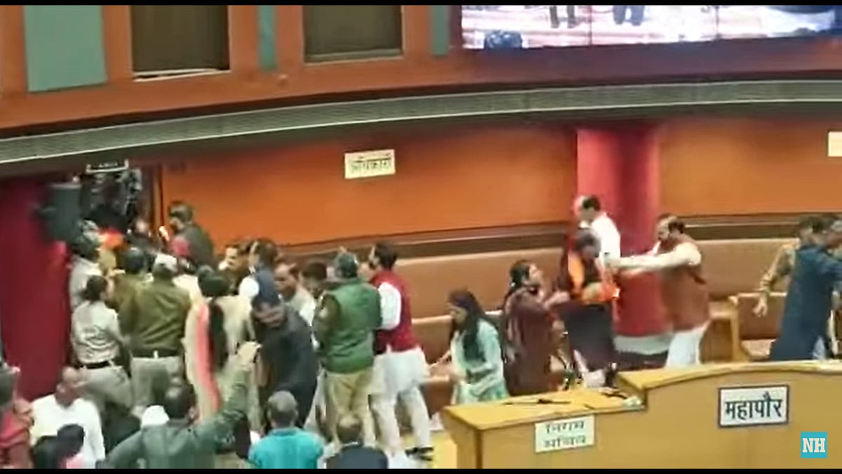 Watch: Fresh clashes between AAP & BJP councillors; Mayor Shelly Oberoi files police complaint