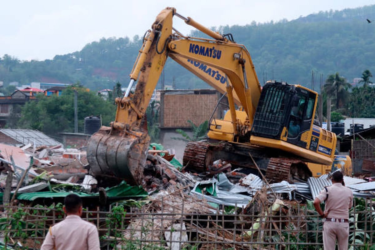 Eviction drive to clear encroachment around Guwahati lake begins