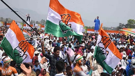 Cong can operate ‘frozen’ bank accounts, says I-T tribunal, Maken says 115 cr frozen