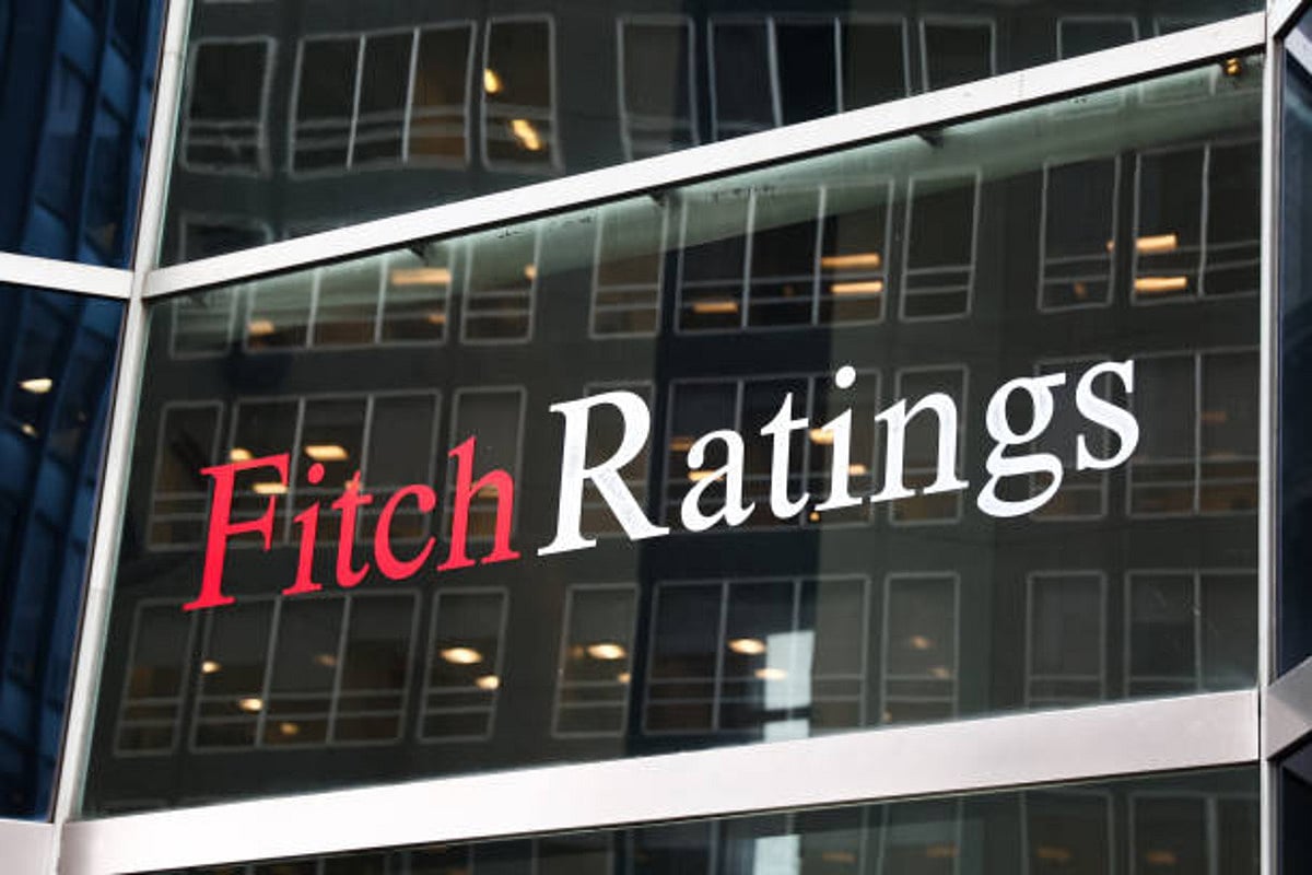 Fitch downgrades Pakistan's rating; warns default a 'real possibility'