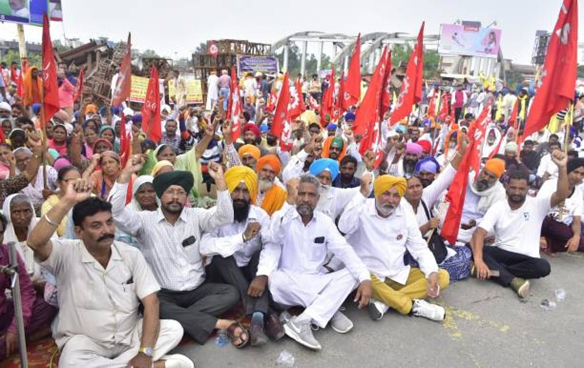 Sayunkt Kisan Manch threatens agitation if Market Intervention Scheme funds not raised to Rs 5,000 cr