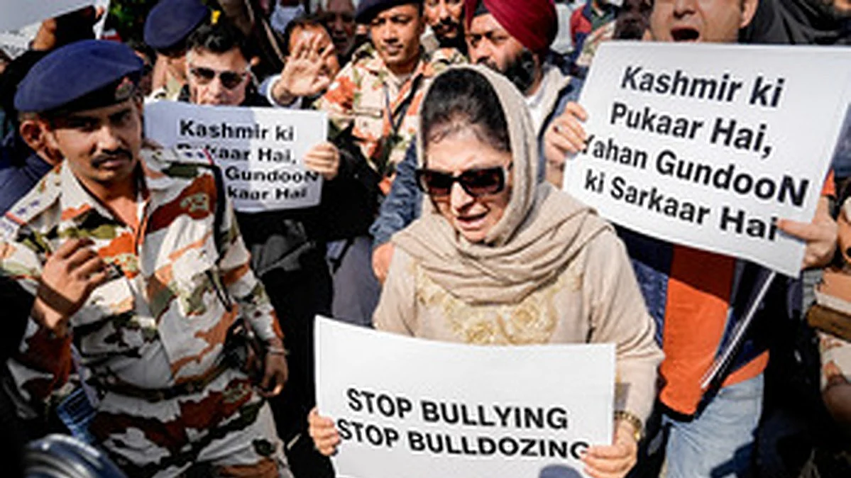 Mehbooba Mufti detained by Delhi Police during protest