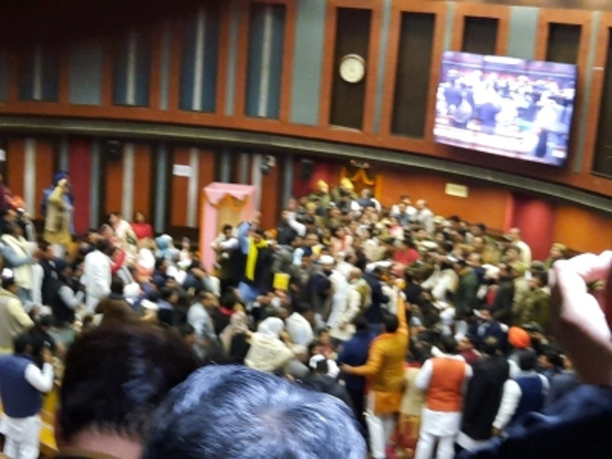 Watch: BJP, AAP members hurl plastic bottles after Delhi MCD mayoral poll