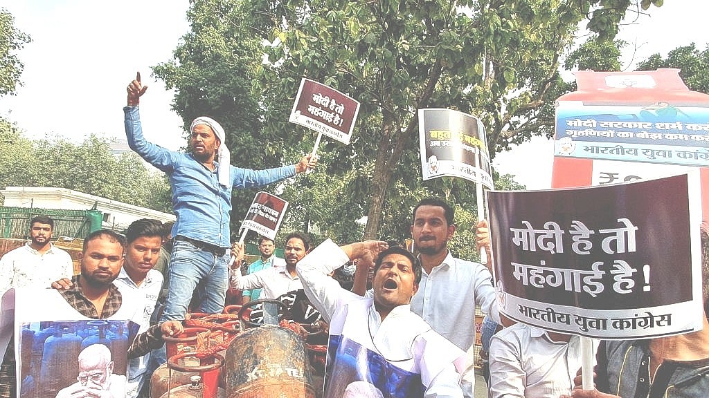 Youth Congress workers protest against LPG price hike in New Delhi