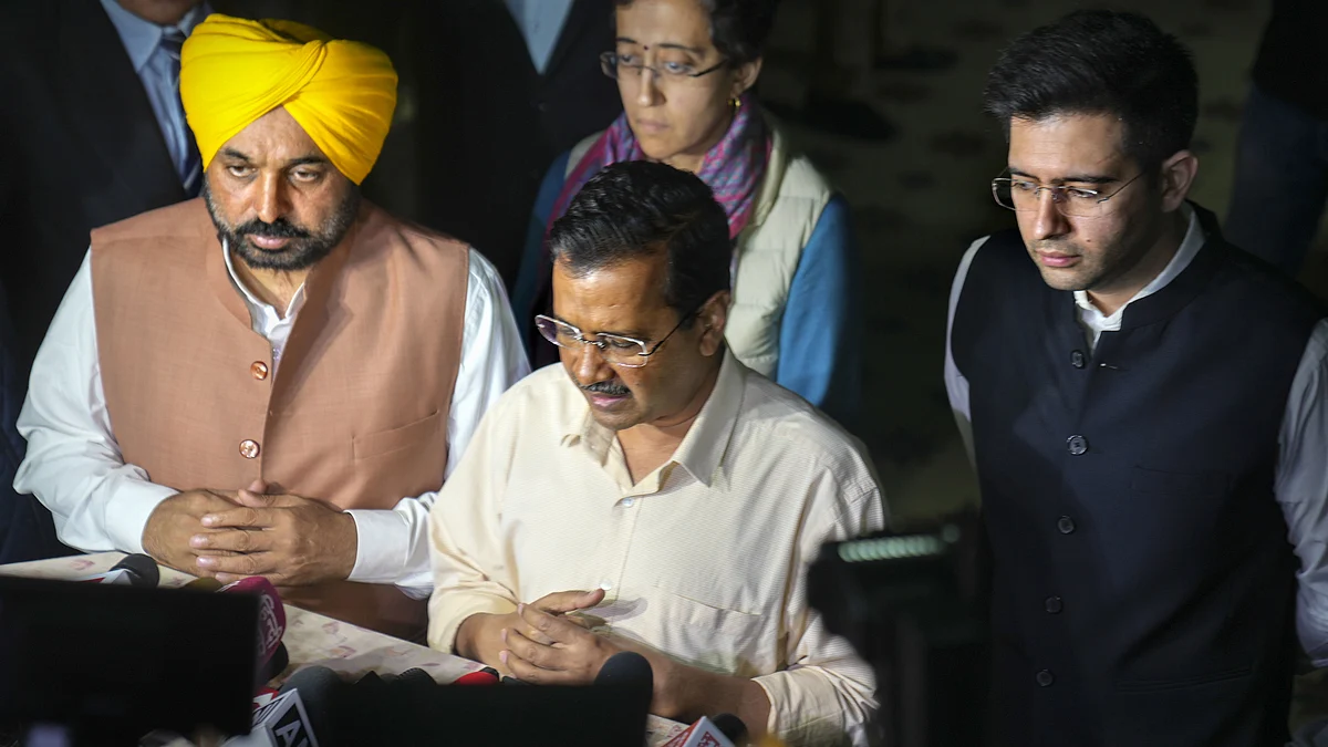 Kejriwal, Mann meet Sisodia's family after his arrest; claim charges 'completely false'