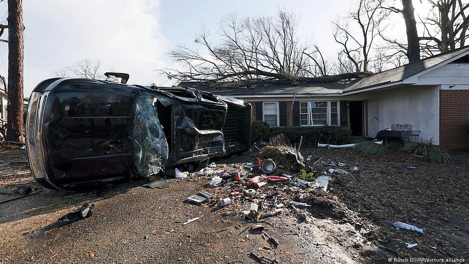 Mississippi tornado, storms leave nearly two dozen dead