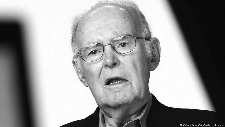 Intel co-founder Gordon Moore dies at 94