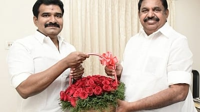 C.T.R. Nirmal Kumar (Left) with AIADMK interim General Secretary K. Palaniswami.