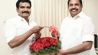 C.T.R. Nirmal Kumar (Left) with AIADMK interim General Secretary K. Palaniswami.