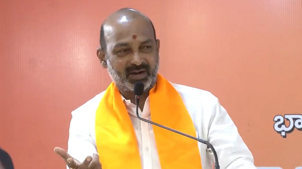 Telangana BJP chief detained during protest over paper leak
