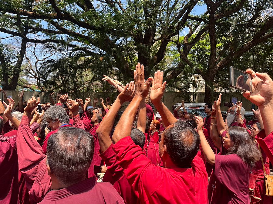 Maharashtra: Several disciples of Osho Rajneesh wearing 'malas' forcefully enter his Pune ashram
