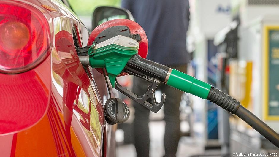 EU passes law to ban sale of CO2-emitting cars by 2035
