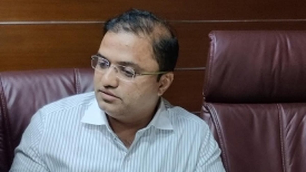 BJP MLA's son caught red-handed accepting Rs 40L bribe in K'taka