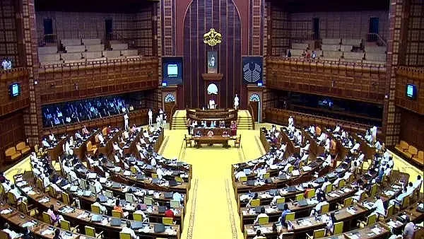 Kerala Assembly sees UDF uproar over attack against MLAs