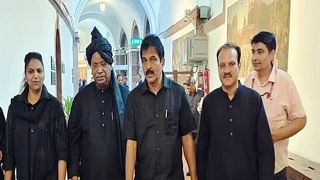 An old picture of Congress president Mallikarjun Kharge and other MPs in black cloths 