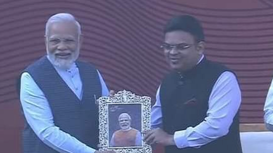 Jay Shah felicitates Modi with a photo of Modi in the Modi stadium, Congress says 'height of self-obsession' 