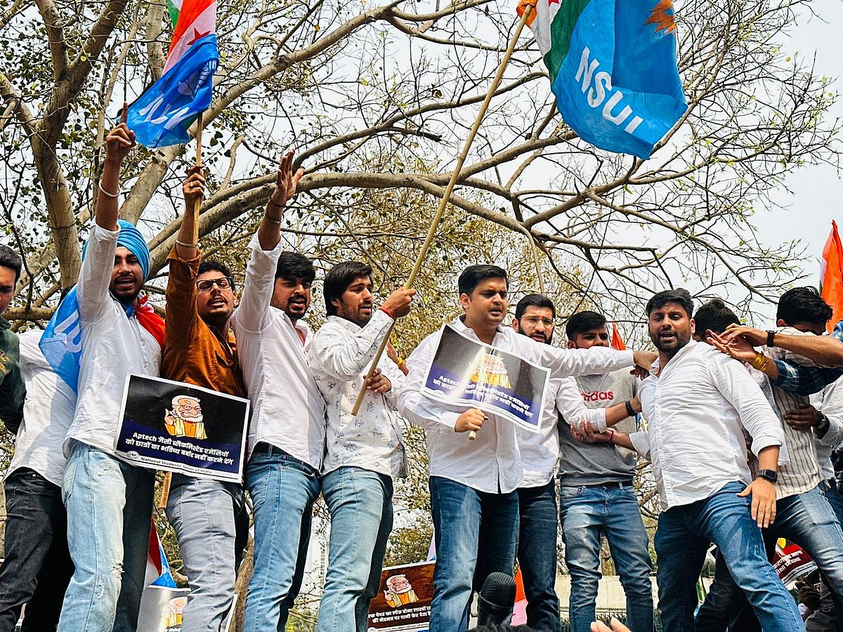 Congress's student wing stages protest against Centre's education policy