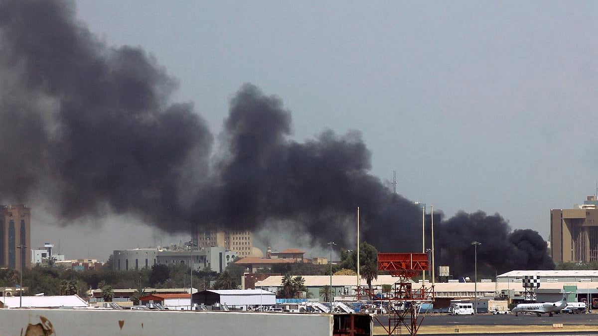 Explosions and clashes were reported in various areas in Khartoum in the backdrop of escalating tension between a paramilitary force and Sudan's Army on April 15. (Source: AFP)