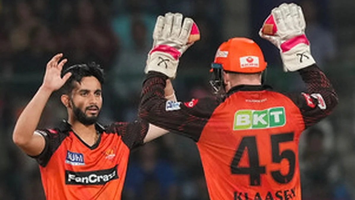 The 11th over yielded 24 runs, taking SRH over the 100-mark in the process. (Photo courtesy: PTI)