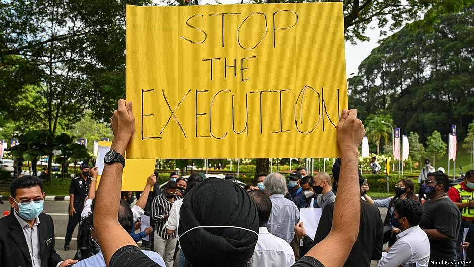Malaysia scraps mandatory death penalty