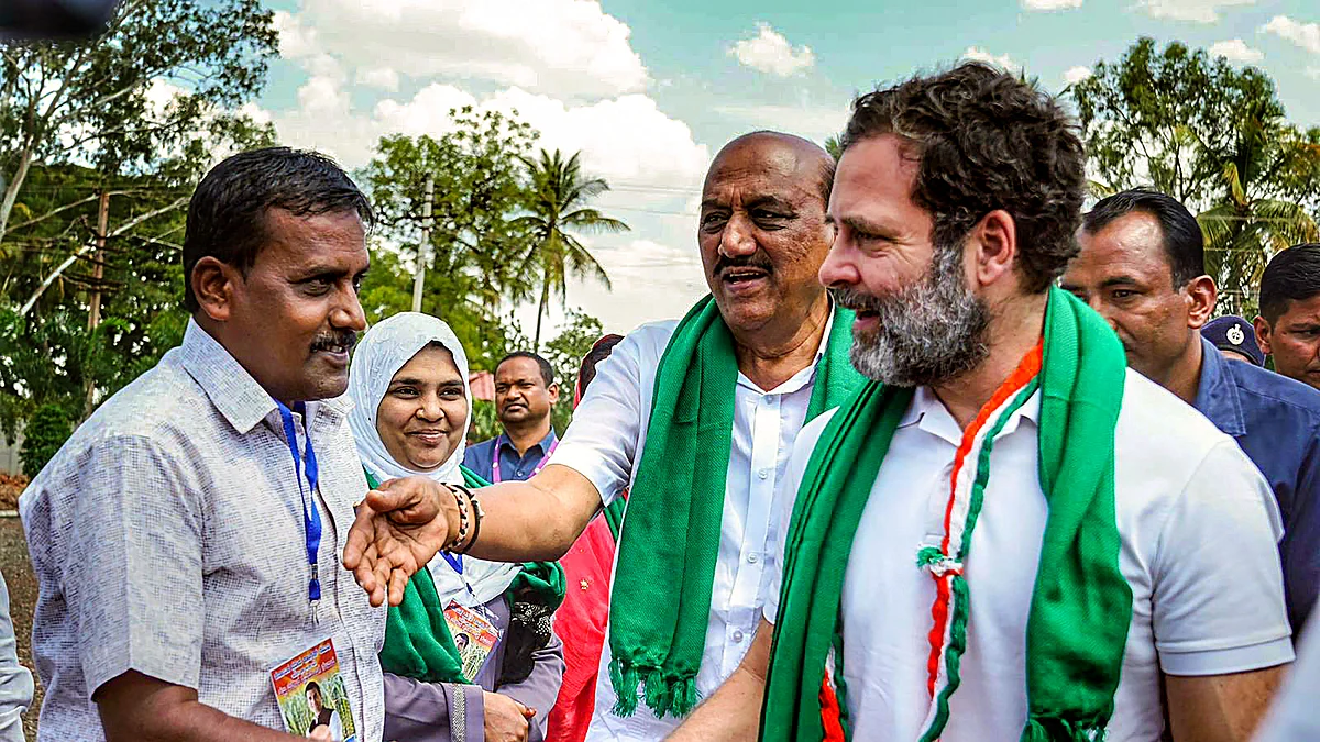Rahul Gandhi met farmers, labourers and small businesses. (Source: PTI)
