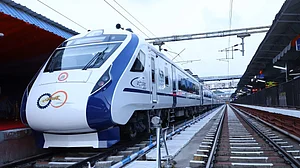 MP: Bhopal-bound Vande Bharat Express hits cow near Gwalior
