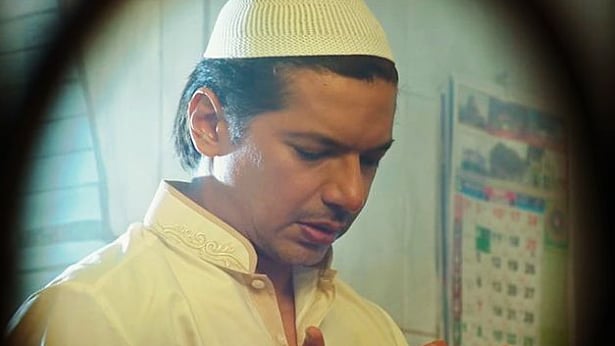 Shaan posted a screen grab from one of his songs 'Karam Kar De', shows the singer in a skullcap offering namaaz to wish his followers on Eid. (Source: Instagram/singer_shaan)