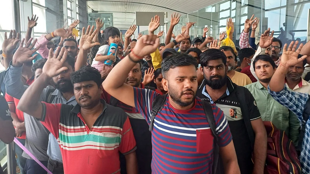 Indian evacuees from violence-hit Sudan in Bengaluru on Sunday
Photo courtesy: Twitter/ @DrSJaishankar