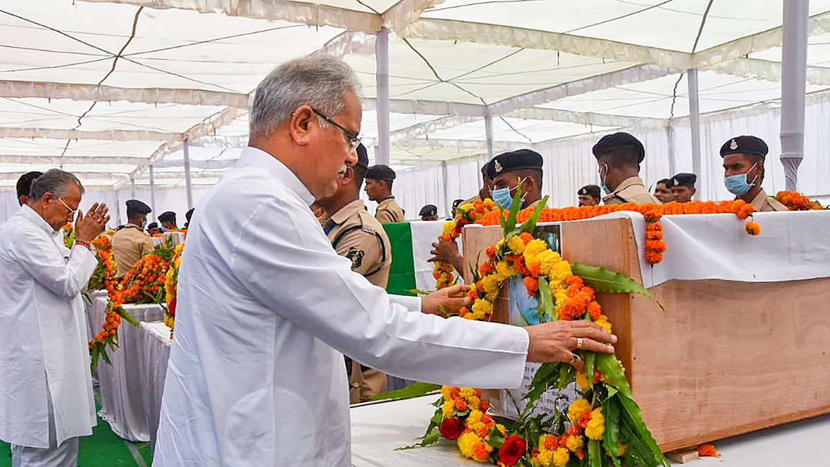Chief Minister Bhupesh Baghel laying wreaths to the martyred personnel who died in the Naxal attack on Wednesday