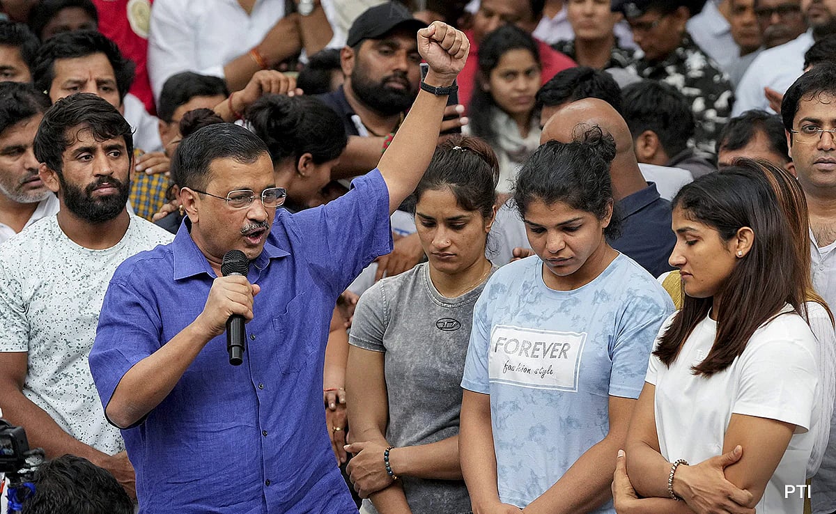 Wrestlers Protest: Delhi CM Kejriwal joins protesting wrestlers at Jantar Mantar
