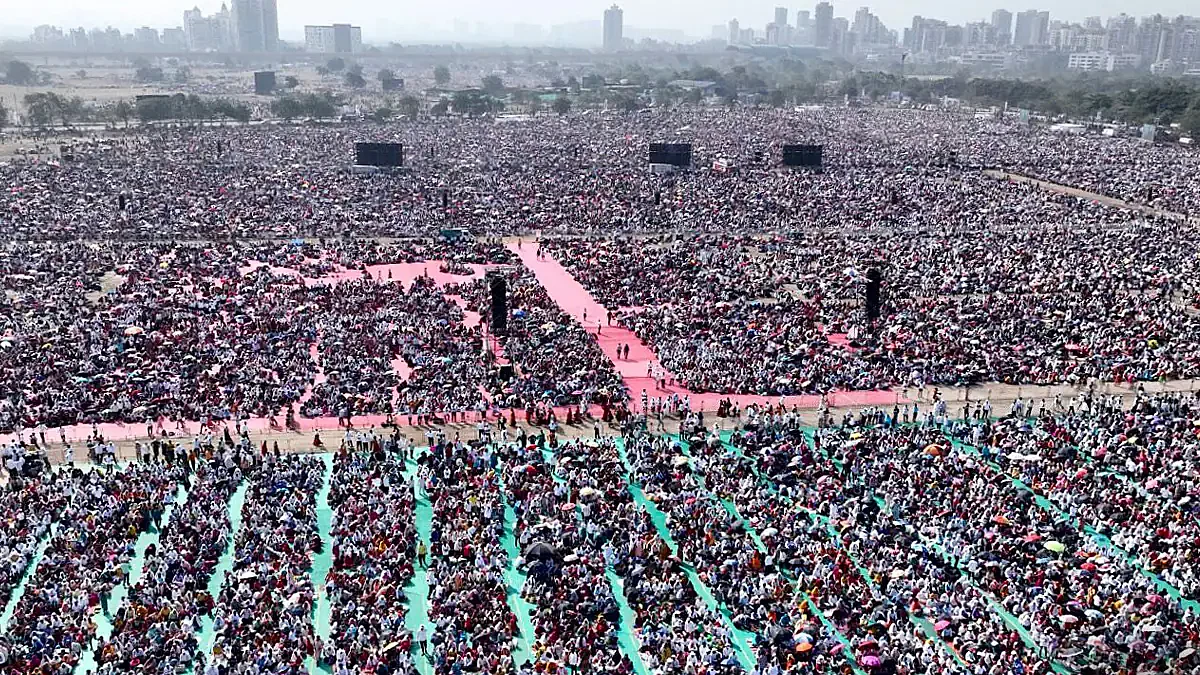Lakhs of people attended the Maharashtra Bhushan award event on Sunday, April 16.