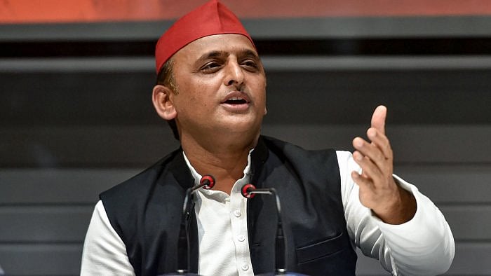 'Batenge toh katenge' a negative slogan, shows BJP's disappointment: Akhilesh Yadav