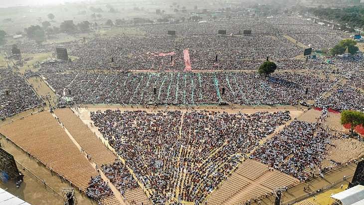 Lakhs of people attended the event on the afternoon of Sunday, April 16