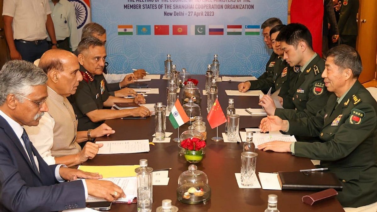 Rajnath Singh and Chinese counterpart Li Shangfu ahead of SCO meet. (Twitter/@rajnathsingh)