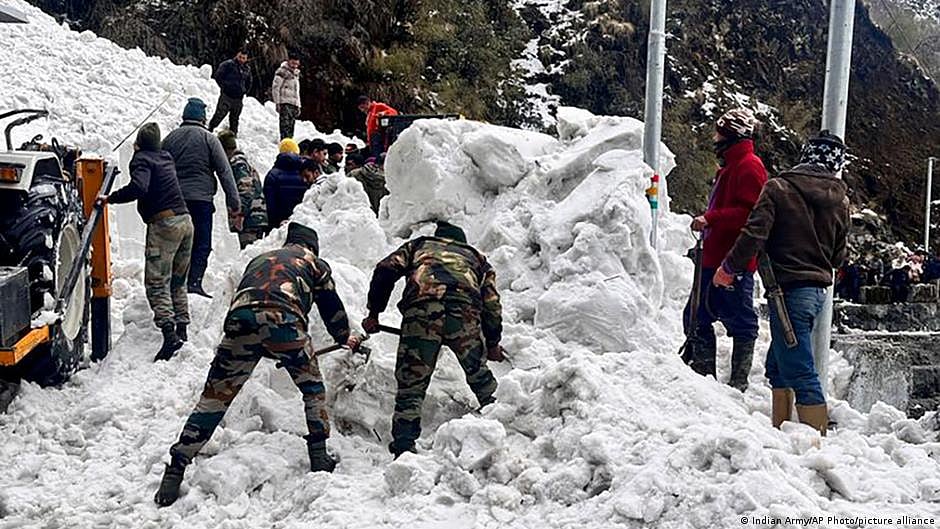 Two local skiers were caught under the debris of the avalanche but were rescued in time , confirmed officials (representative image) (photo: DW)