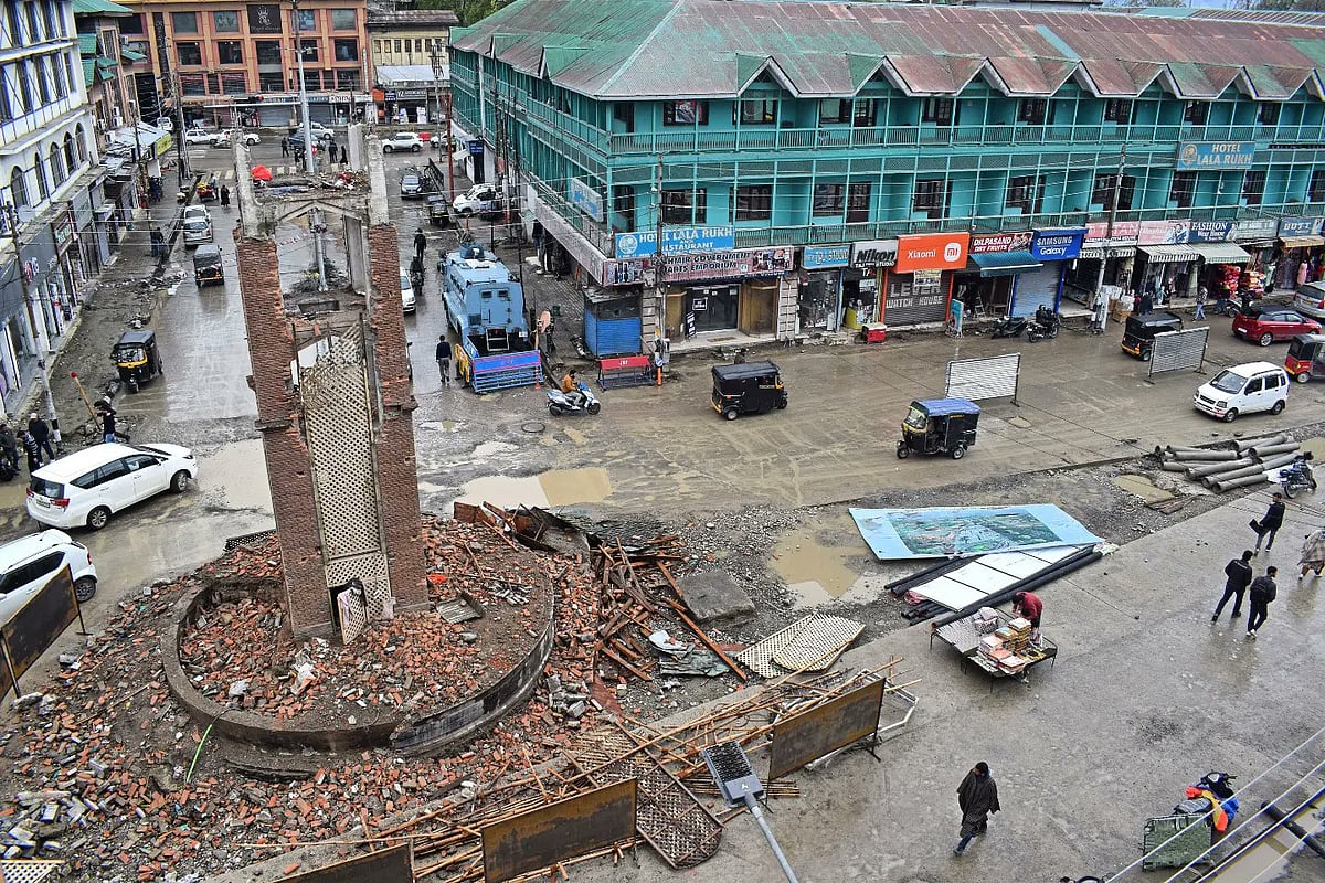 Ahead of Eid, Srinagar small businesses say losses mounting due to smart city construction work