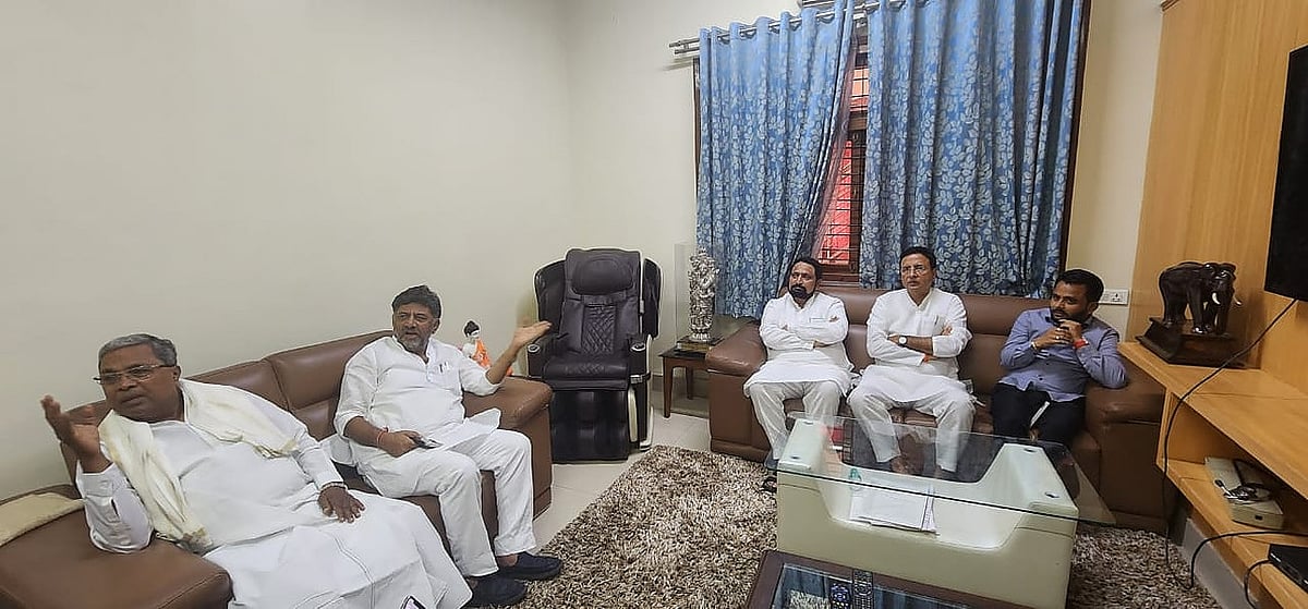 Savadi with senior Congress leaders