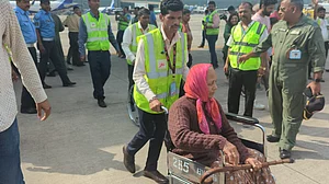 Indians evacuated from Sudan. (Photo: Defence PRO, Mumbai)