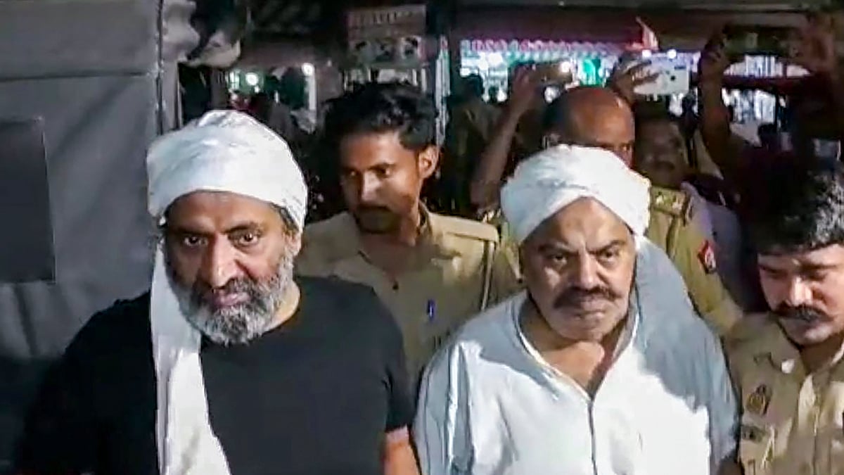 Atiq Ahmed (right) and his brother Ashraf (PTI Photo)