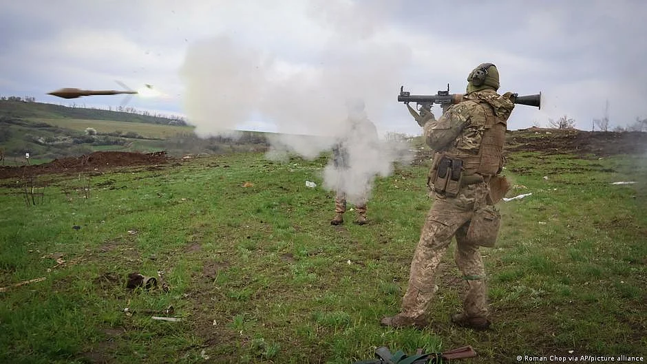 Ukraine updates: Zelenskyy urges NATO security guarantees