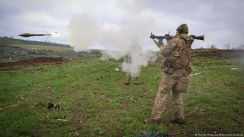 Ukraine updates: Zelenskyy urges NATO security guarantees