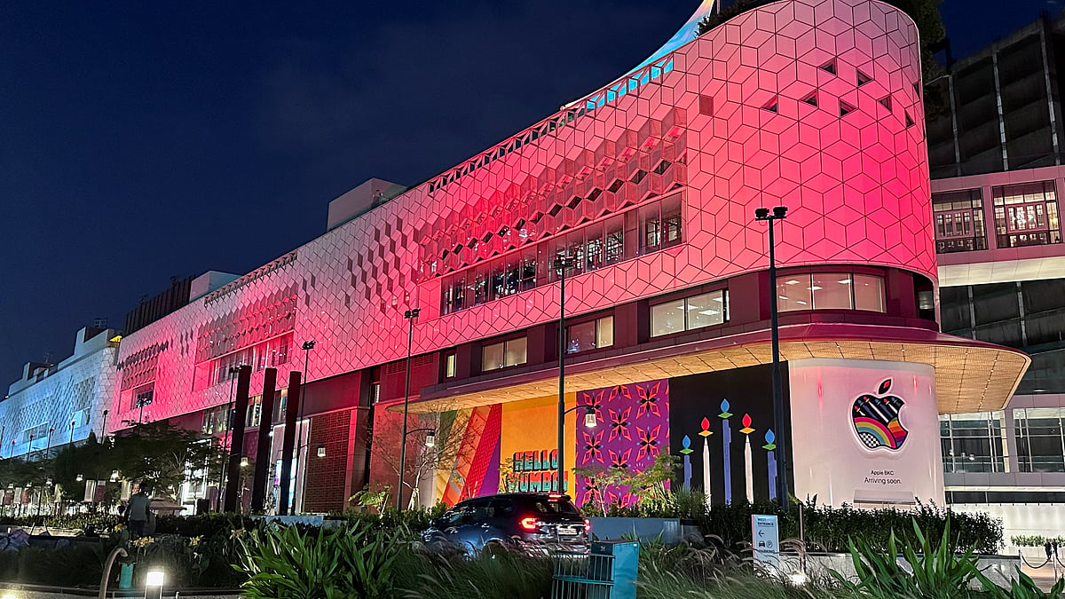 Apple says "Hello, Mumbai" with its first branded retail store in Mumbai's BKC