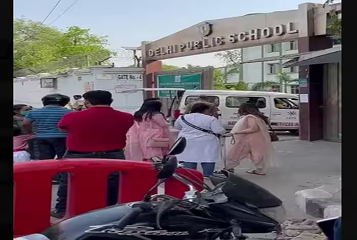Delhi Public School, Mathura Road receives bomb threat, search underway
